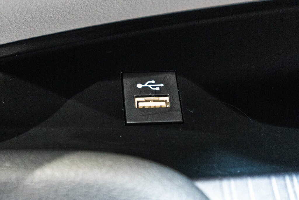 Certified 2025 Toyota Sienna LE FWD image 25
