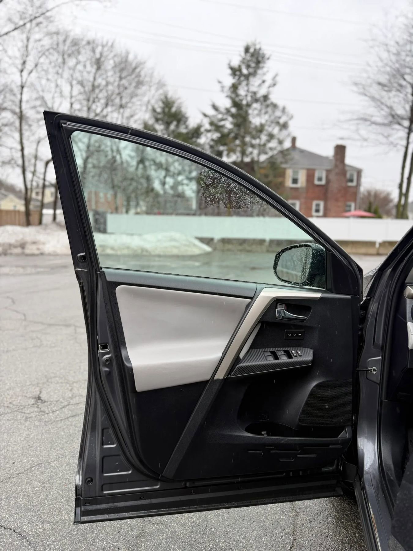 Used 2015 Toyota RAV4 Limited image 24