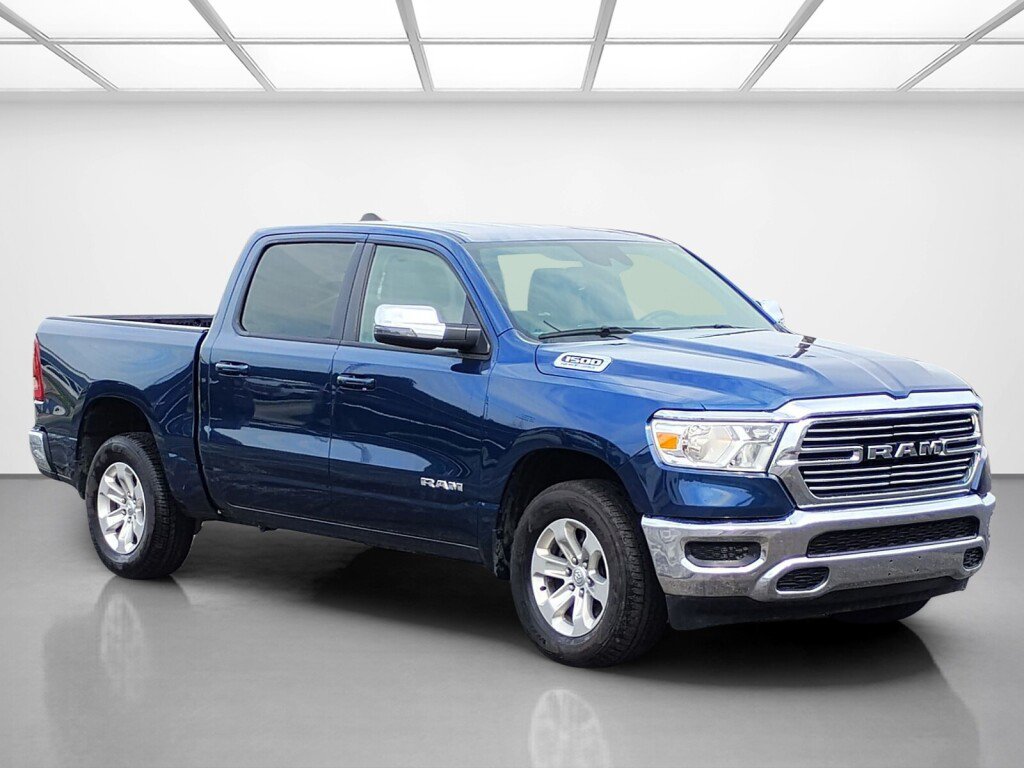 Used 2024 RAM 1500 Laramie AWD/4WD image 7