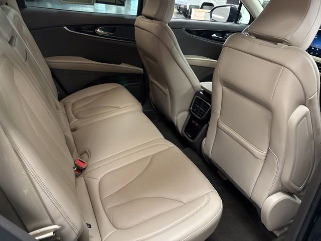 Used 2023 Lincoln Nautilus Reserve image 13