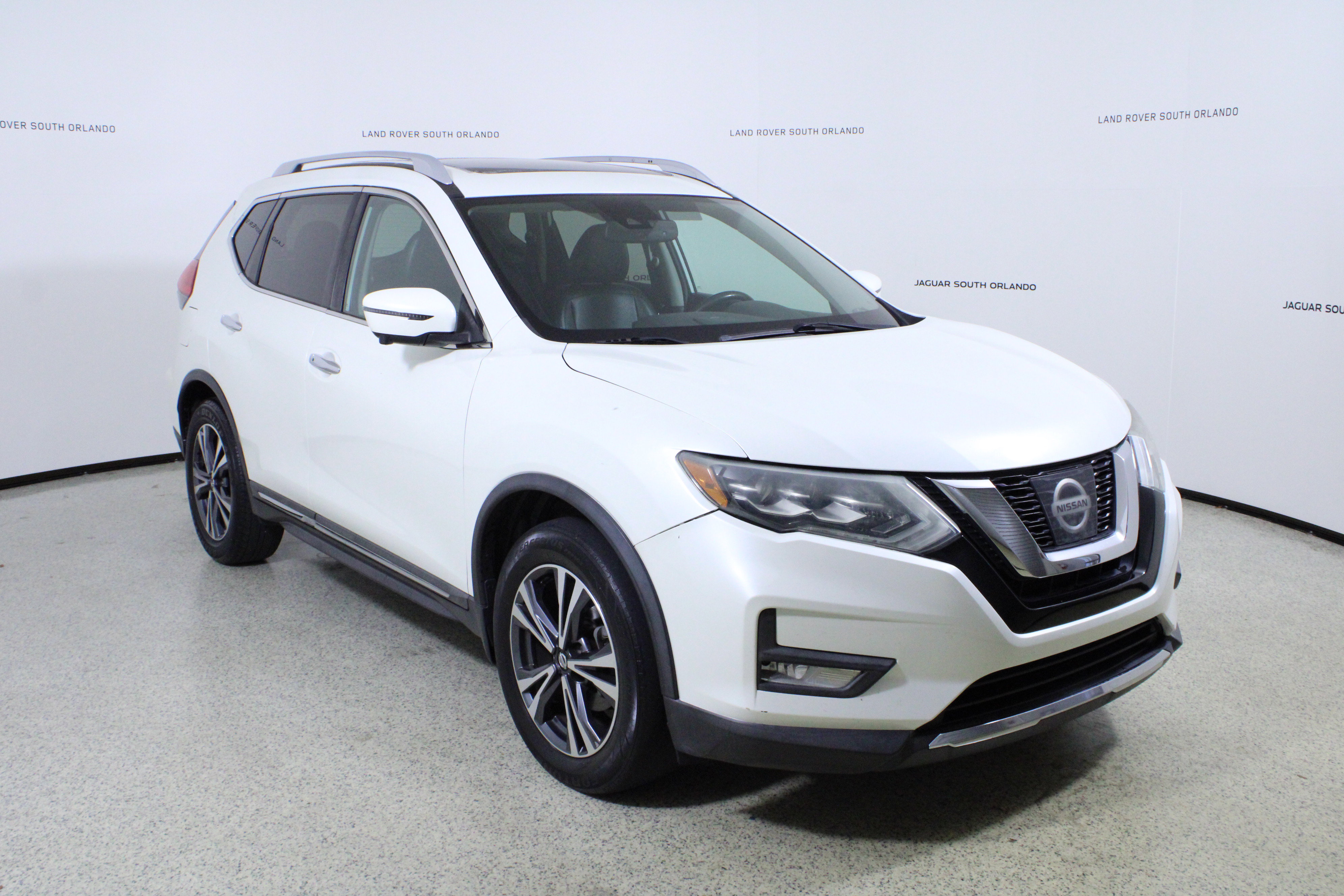 Used 2017 Nissan Rogue SL w/ SL Premium Package image 3