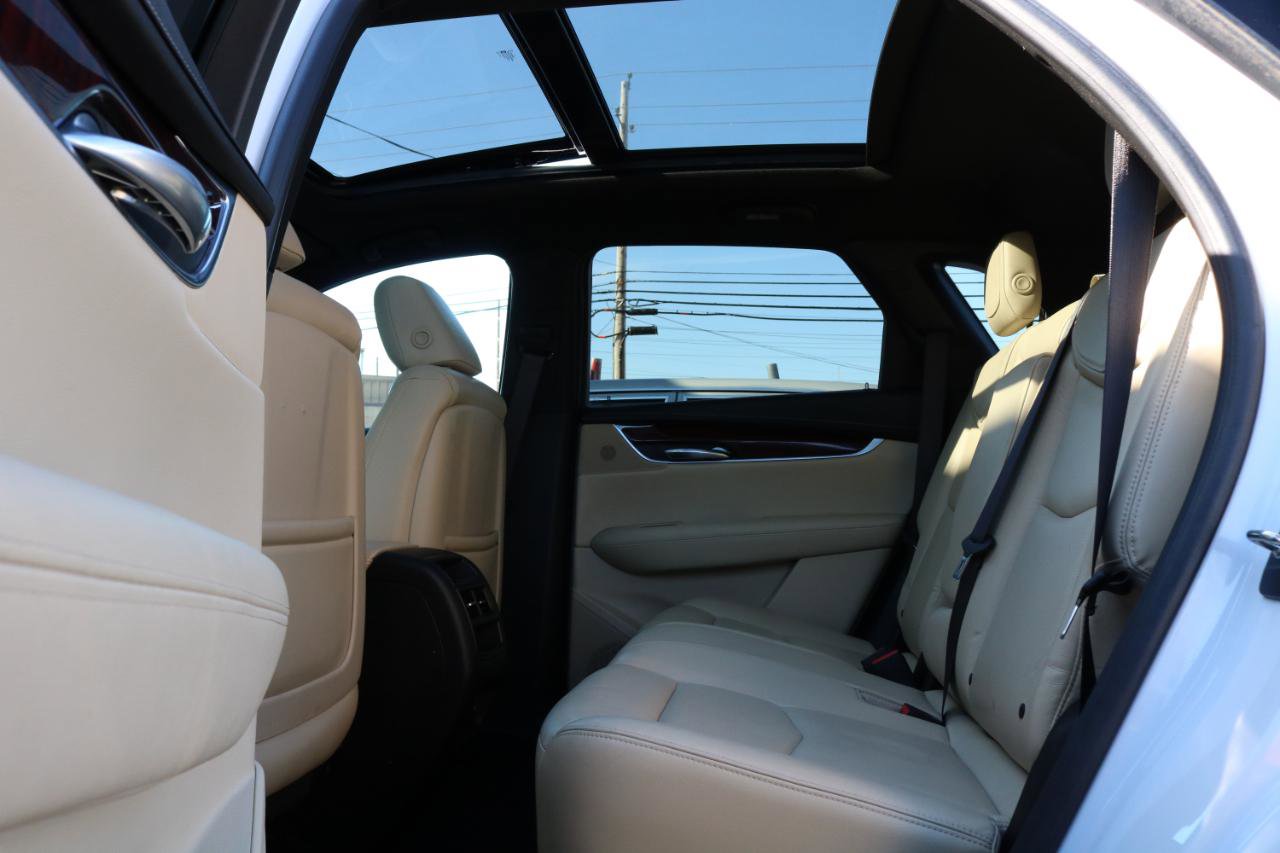 Used 2017 Cadillac XT5 Luxury w/ Driver Awareness Package FWD image 33