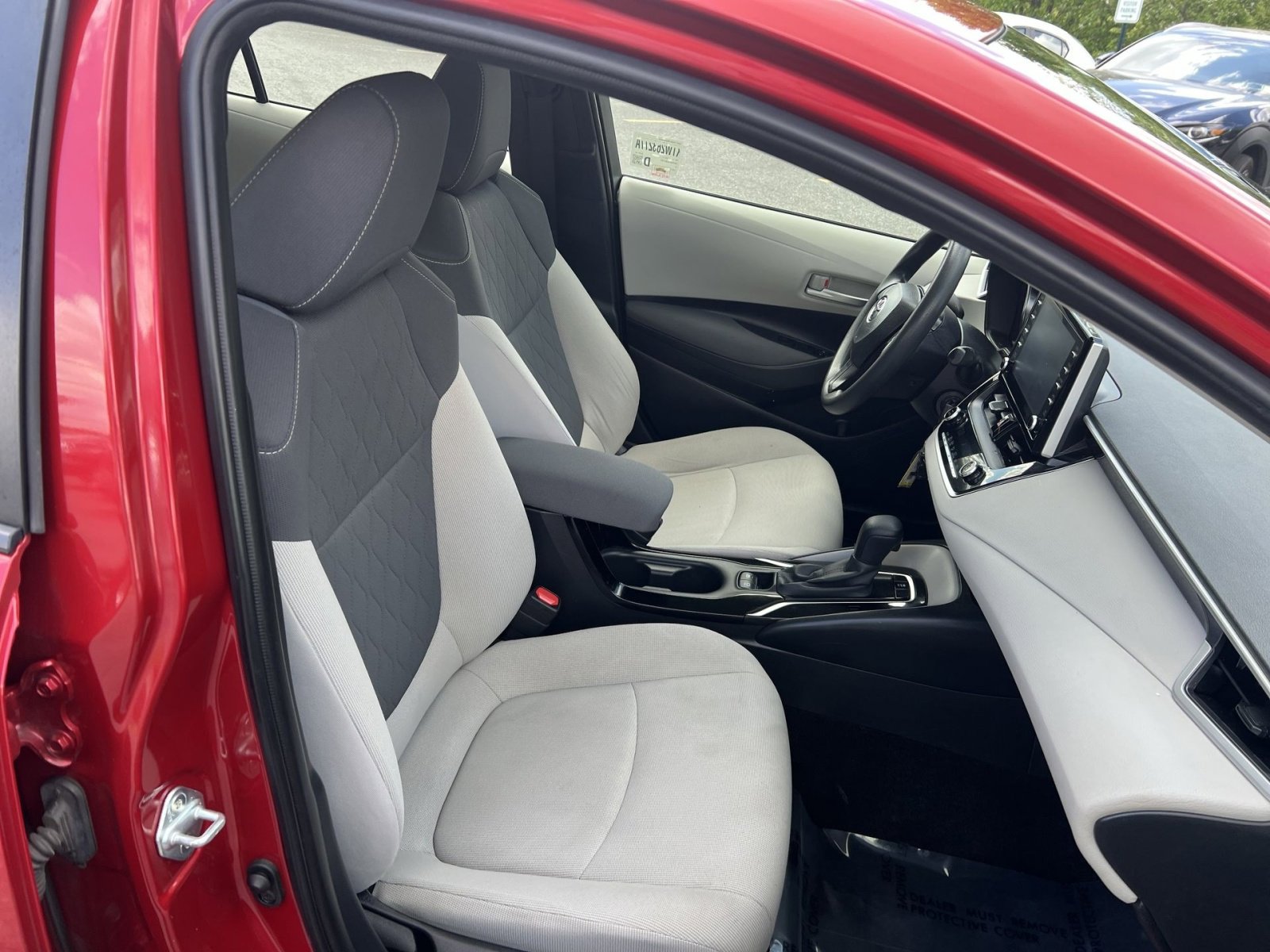 Used 2020 Toyota Corolla LE w/ Carpet Mat Package (TMS) FWD image 32