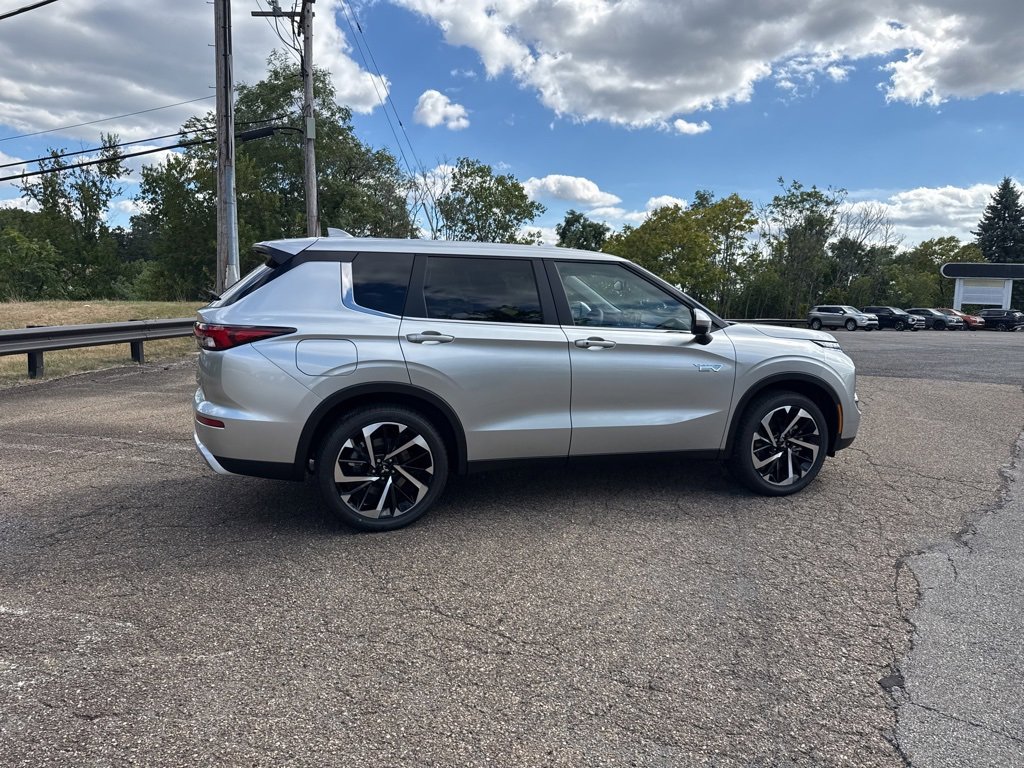 New 2025 Mitsubishi Outlander SE image 5