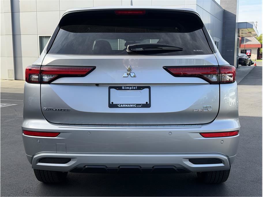 Used 2025 Mitsubishi Outlander 4WD Plug-In Hybrid image 6