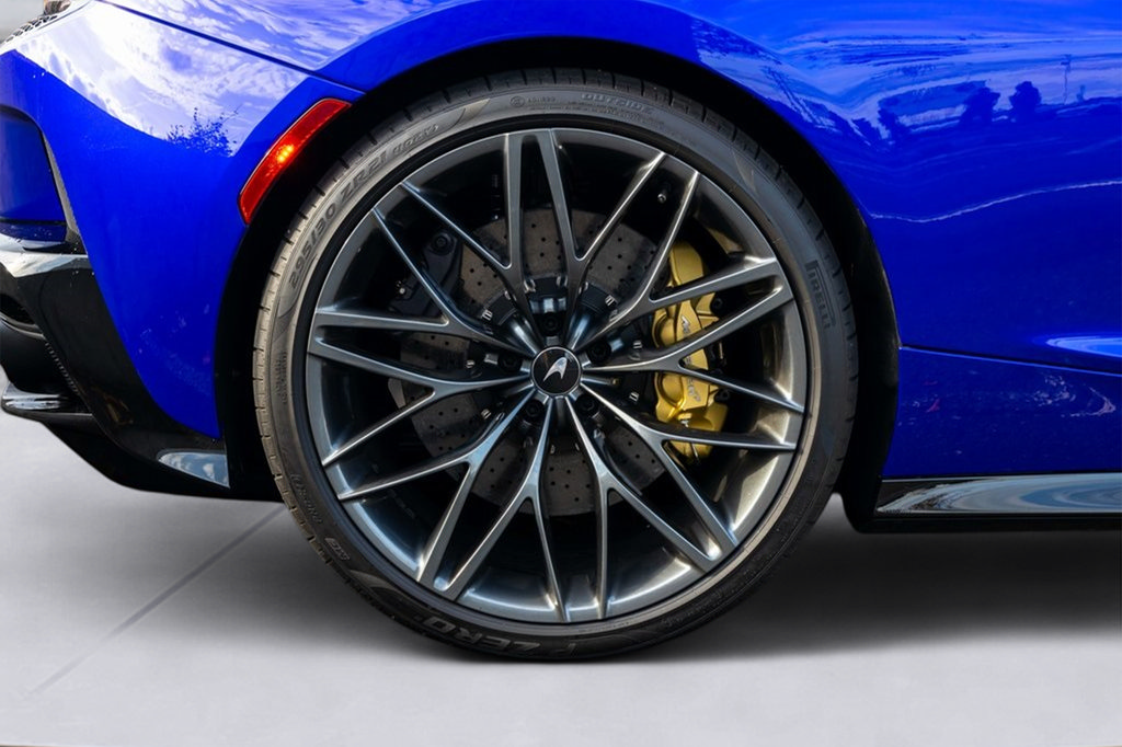 New 2025 McLaren GTS RWD image 31