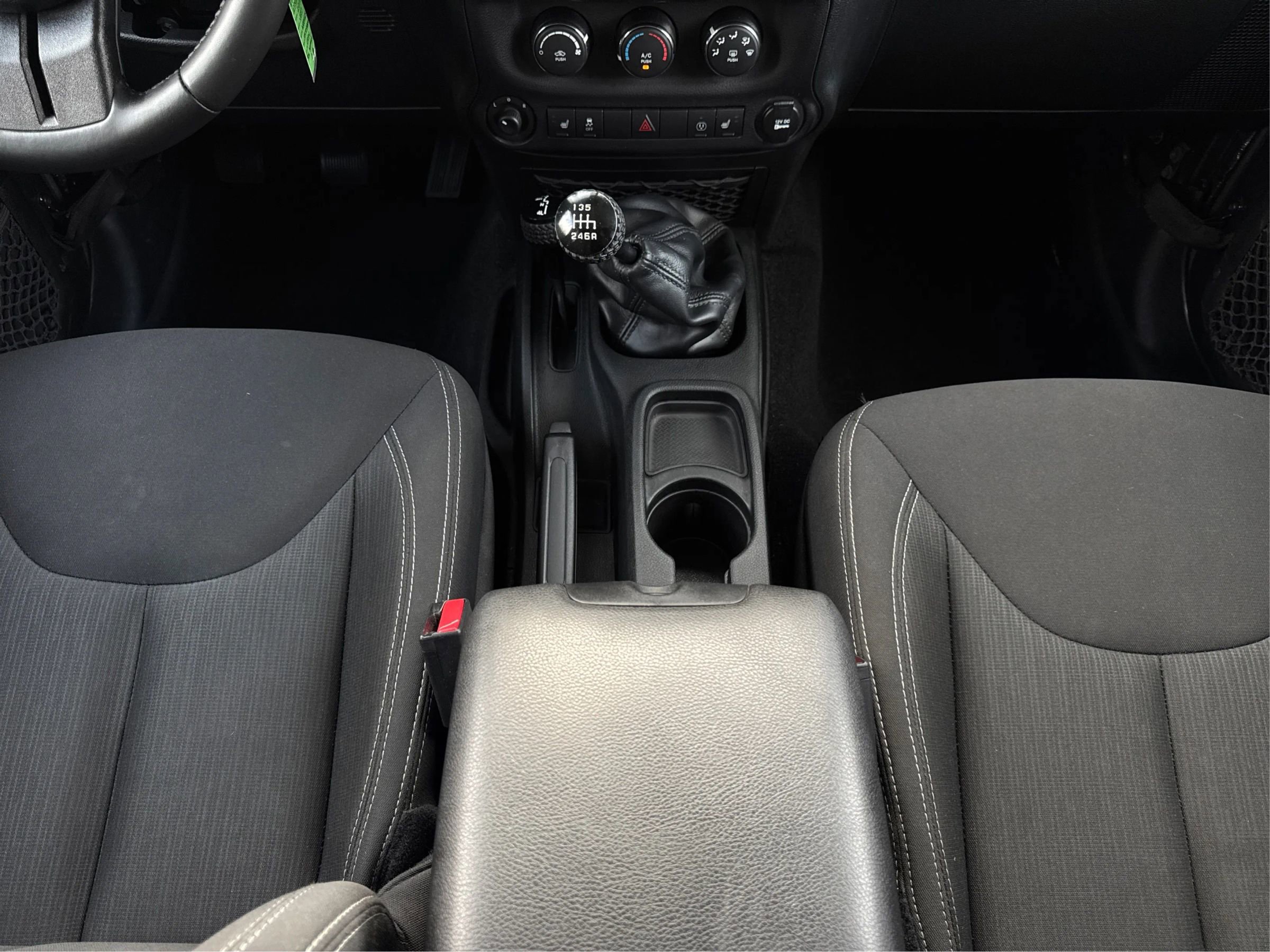 Used 2017 Jeep Wrangler Unlimited Rubicon w/ Connectivity Group image 28