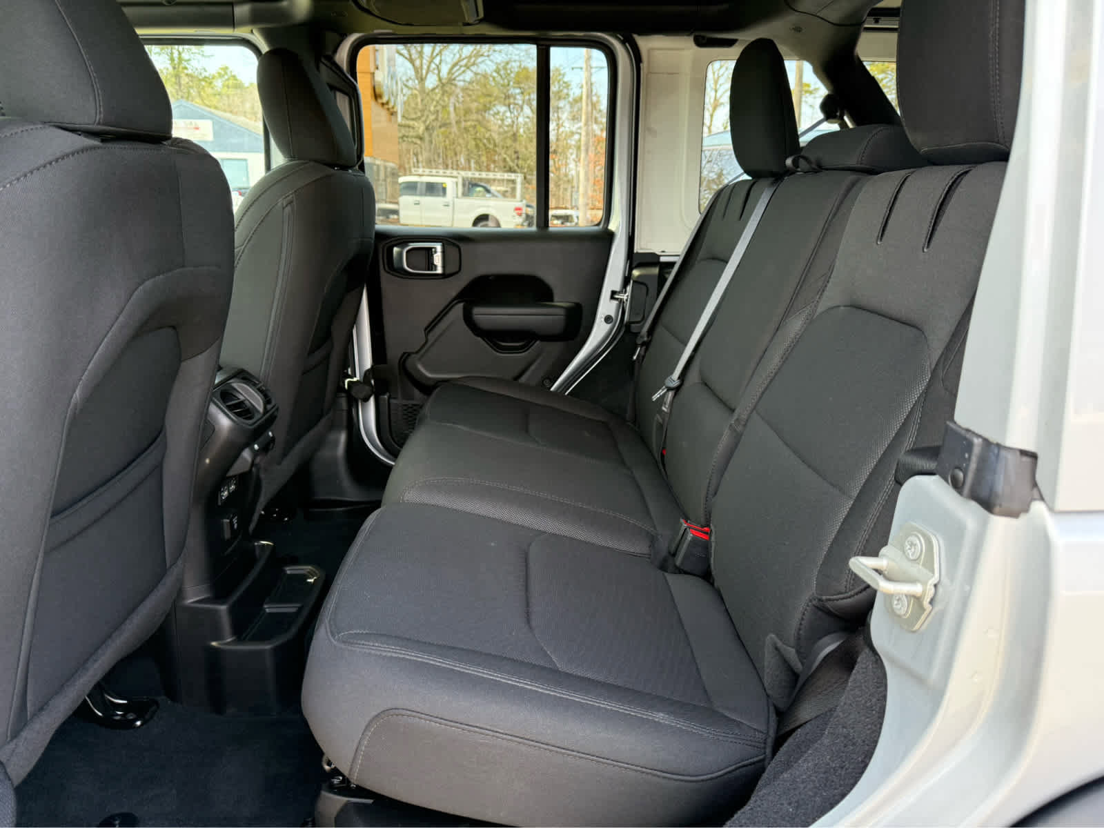 Used 2023 Jeep Wrangler Unlimited w/ Sun & Screen Package image 28