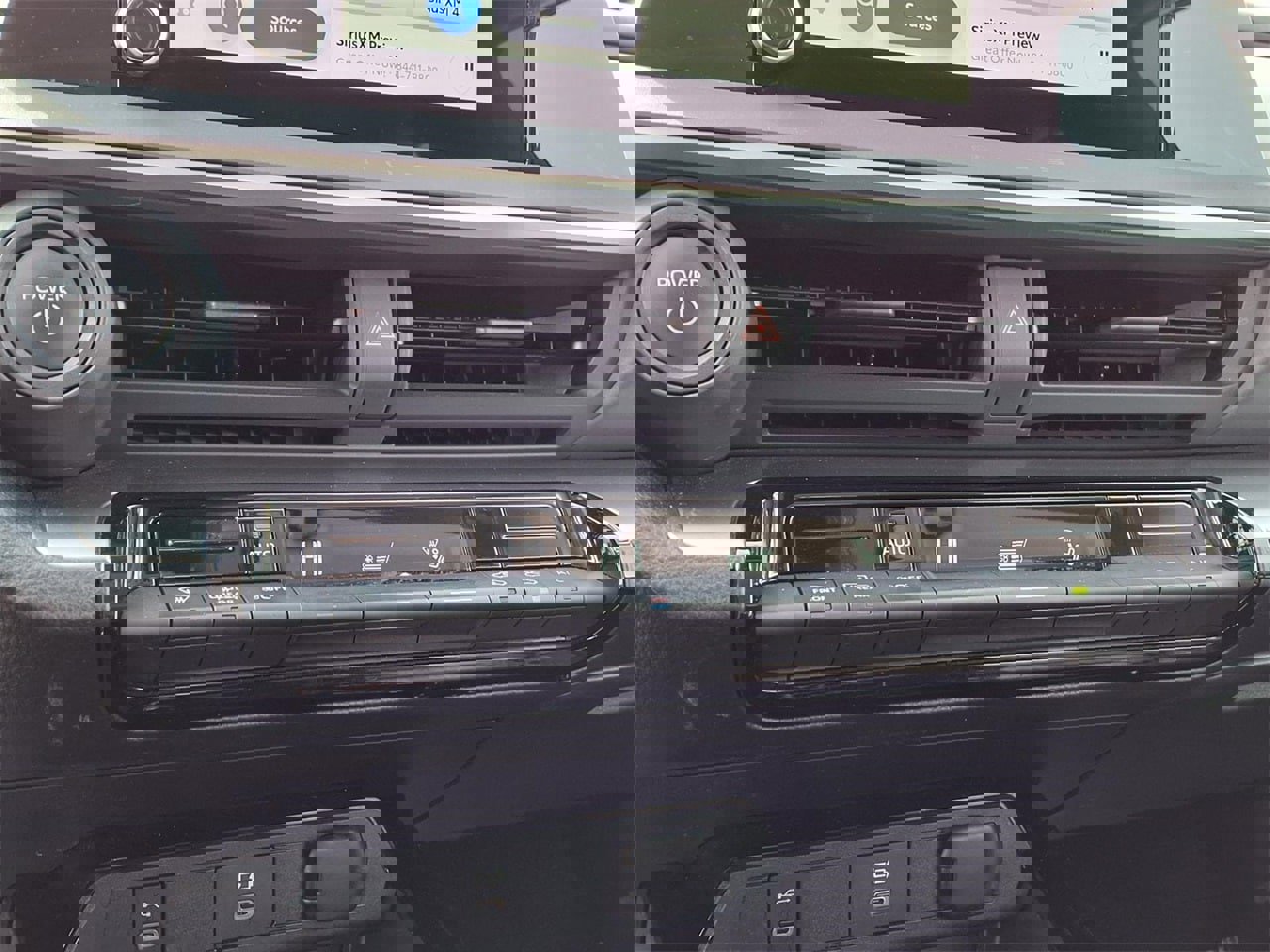 Used 2025 Toyota Prius LE image 19