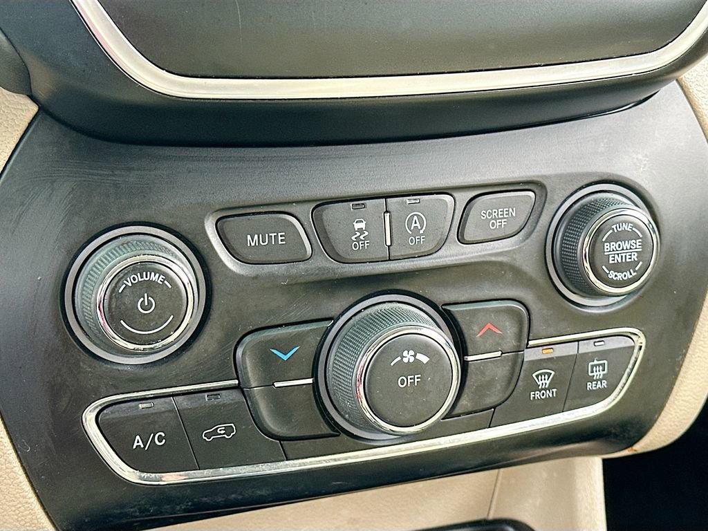 Used 2020 Jeep Cherokee Latitude image 15