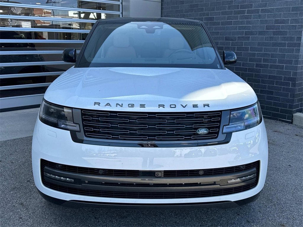 New 2025 Land Rover Range Rover SE image 2