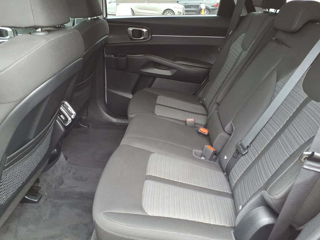 Certified 2024 Kia Sorento LX FWD image 11