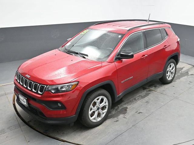 Used 2025 Jeep Compass Latitude AWD/4WD image 19