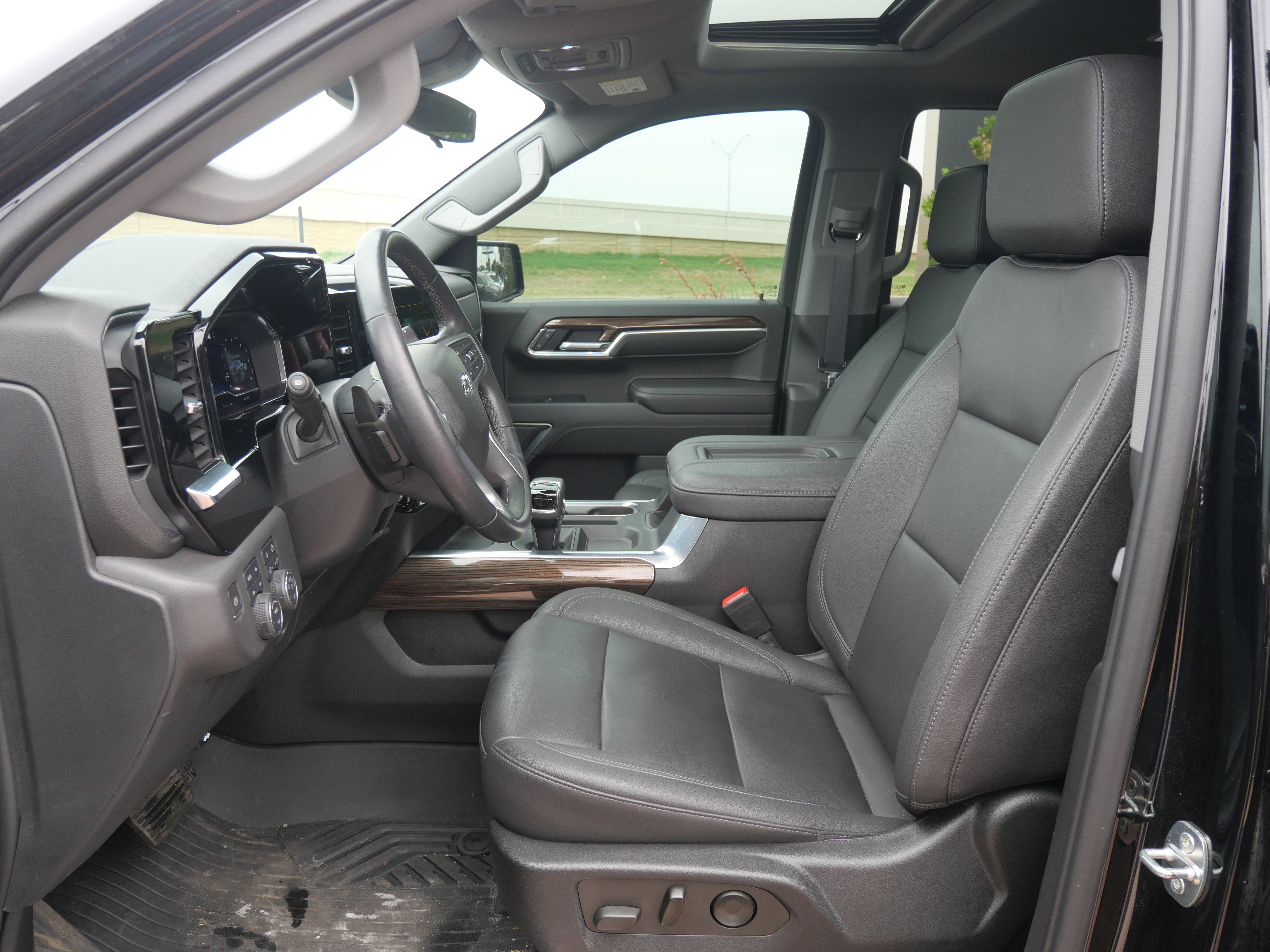 Used 2022 Chevrolet Silverado 1500 LT Trail Boss w/ LT Trail Boss Premium Package image 9