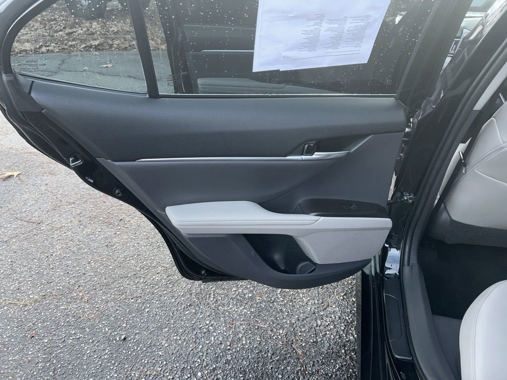 Used 2021 Toyota Camry XLE image 18