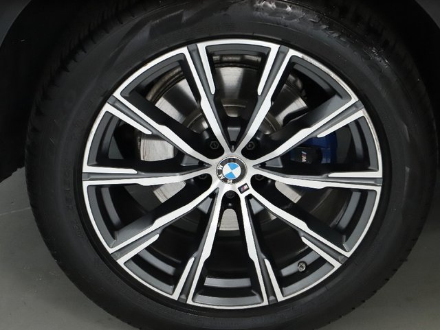 Used 2022 BMW X5 xDrive40i w/ M Sport Package AWD/4WD image 14