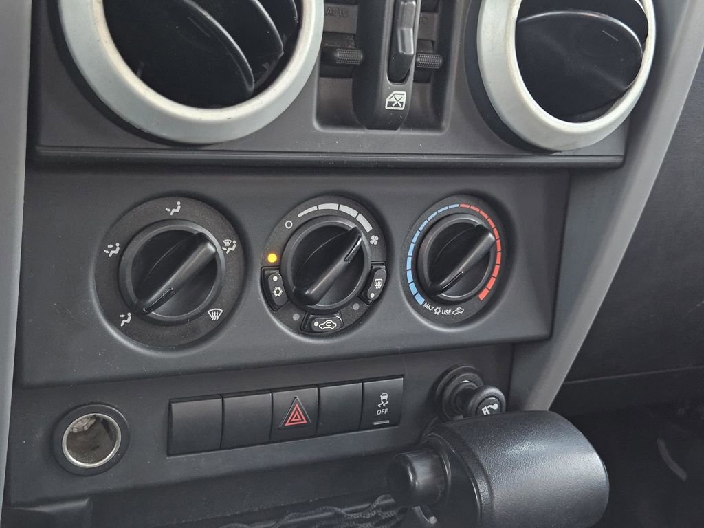 Used 2010 Jeep Wrangler Unlimited Sahara w/ Dual Top Group AWD/4WD image 22