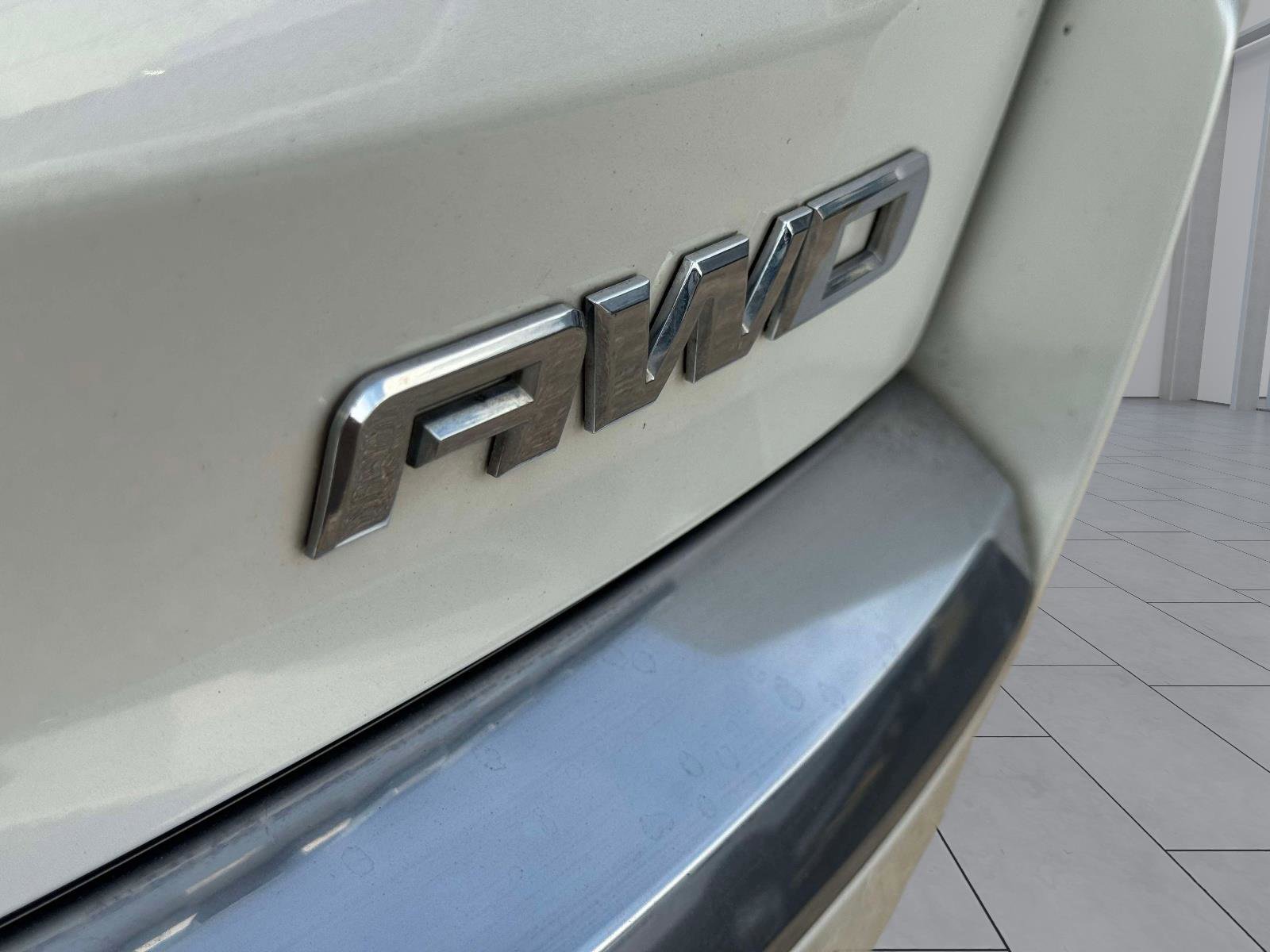 Used 2015 GMC Acadia SLE AWD/4WD image 9