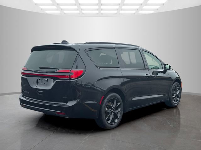 Used 2023 Chrysler Pacifica Touring-L w/ S Appearance Package image 7