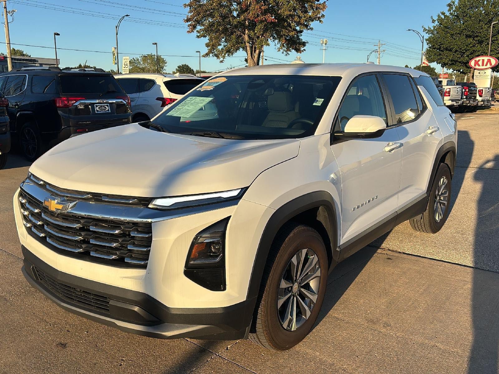 Used 2026 Chevrolet Equinox LT FWD image 3