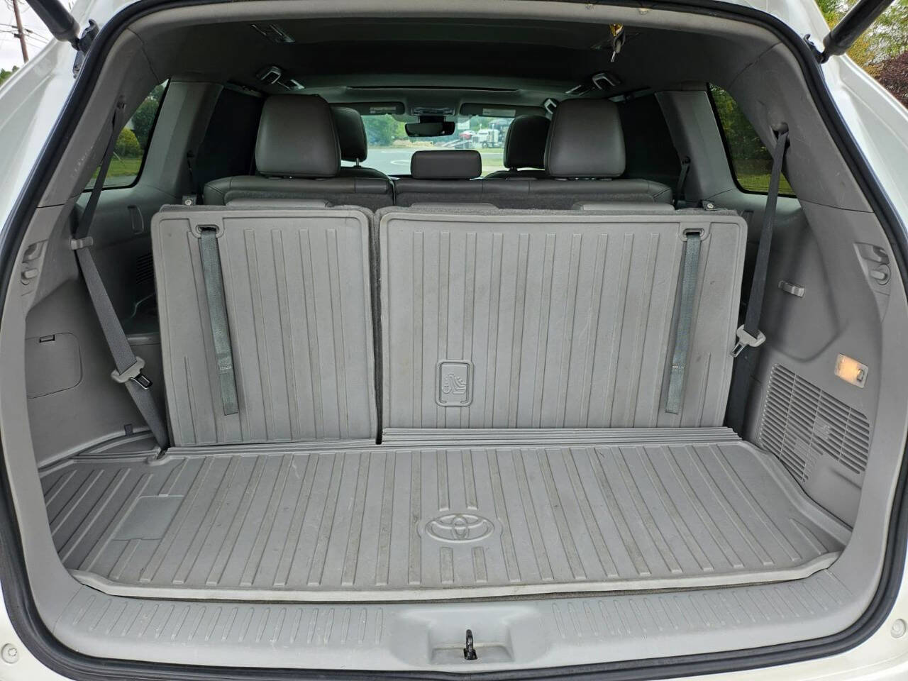 Used 2019 Toyota Highlander XLE image 31