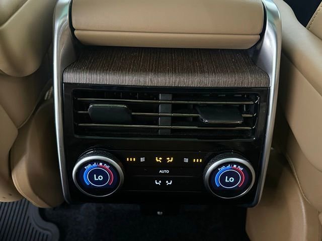 Certified 2025 Land Rover Range Rover SE image 23