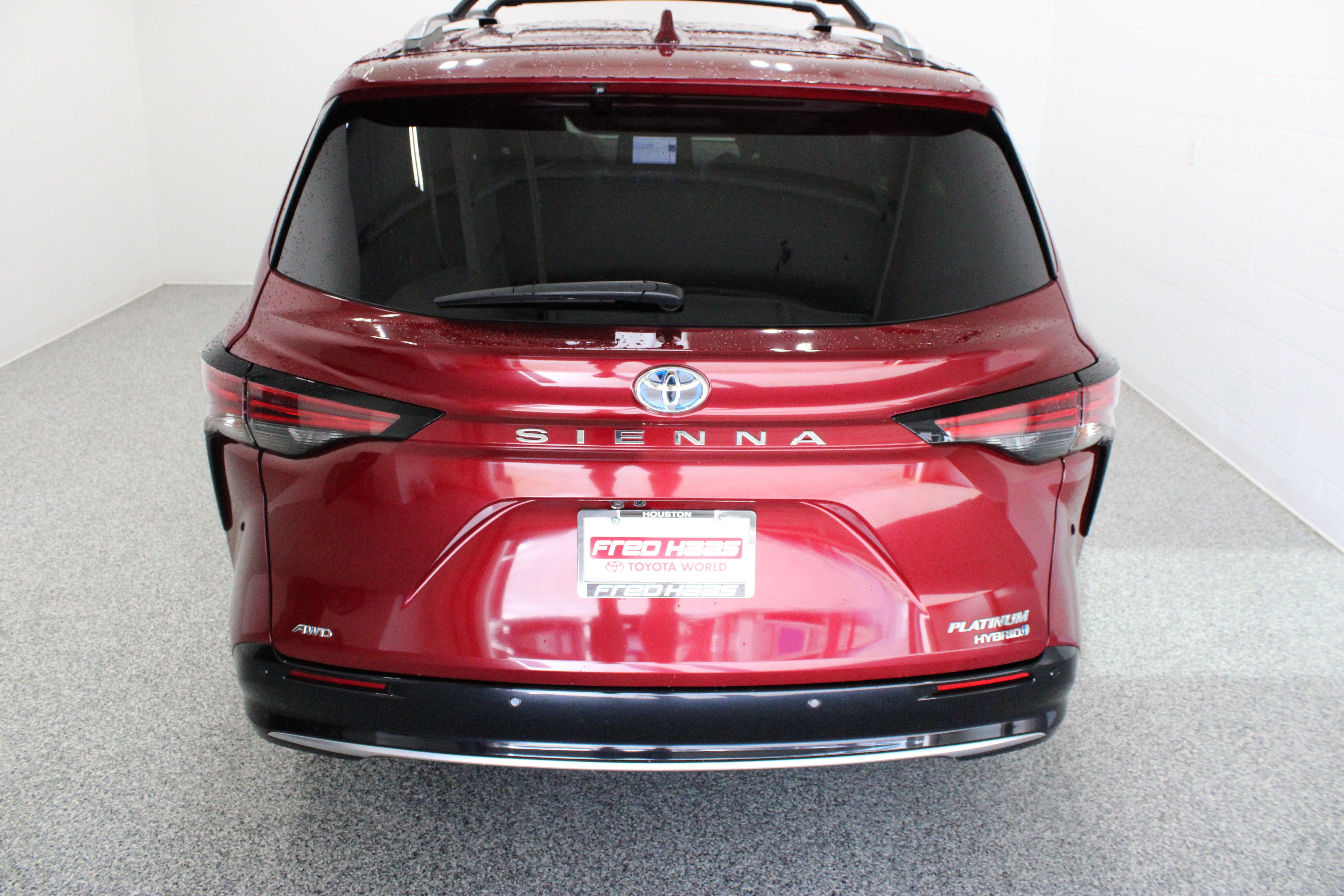 Used 2024 Toyota Sienna Platinum AWD/4WD image 8