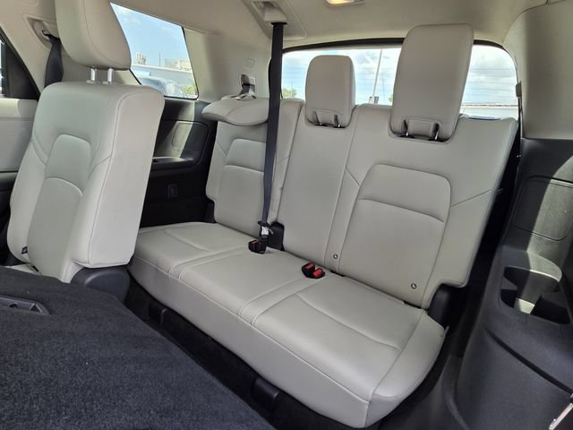 Used 2025 Nissan Pathfinder SL FWD image 17