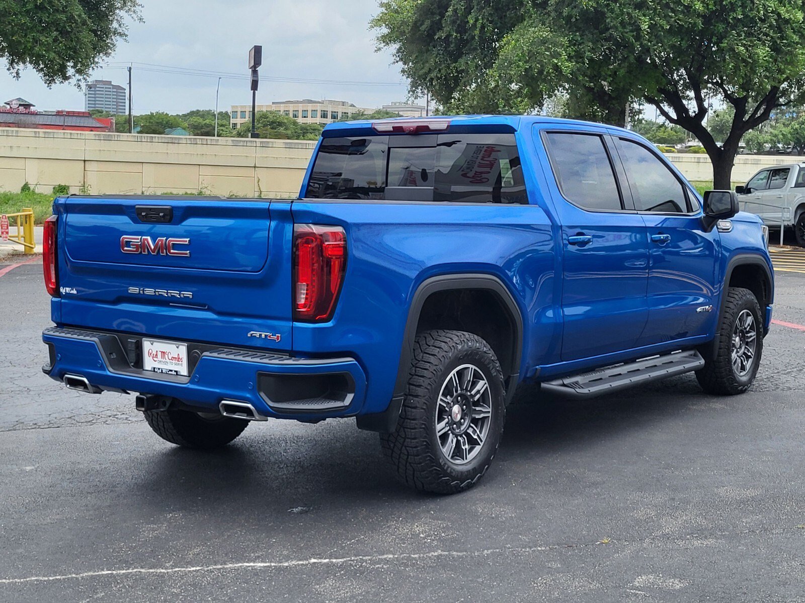 Used 2024 GMC Sierra 1500 AT4 w/ Technology Package AWD/4WD image 4