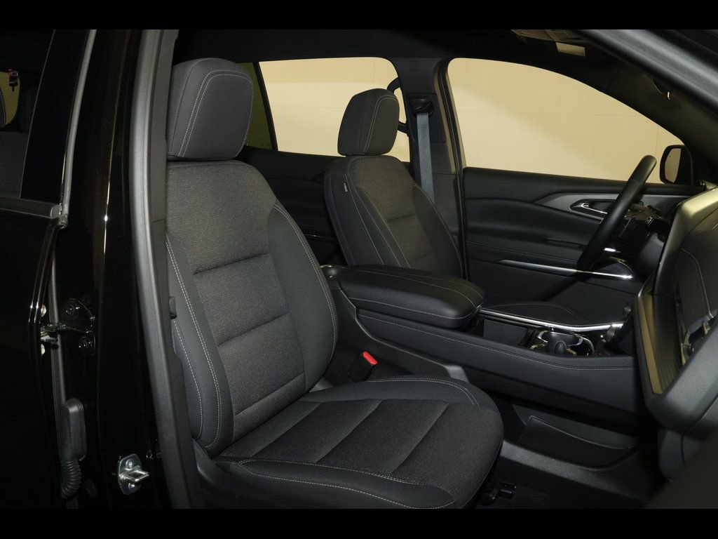 Used 2025 Chevrolet Traverse LT image 32