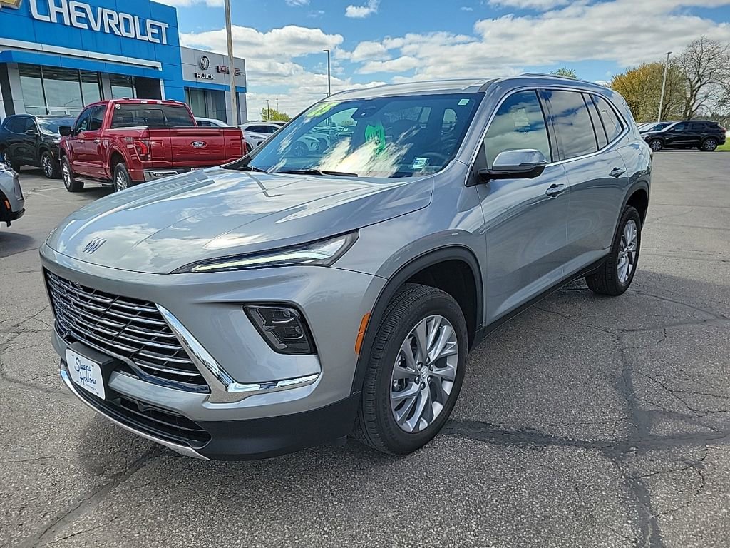 Used 2025 Buick Enclave Preferred AWD/4WD image 1