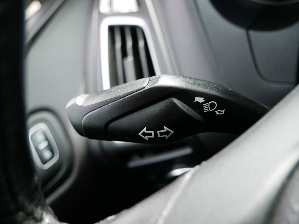 Used 2017 Ford Focus Titanium image 27