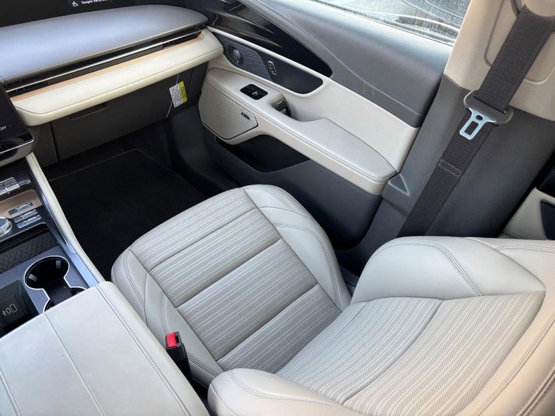 Certified 2024 Lincoln Nautilus Reserve w/ Equipment Group 202A AWD/4WD image 14