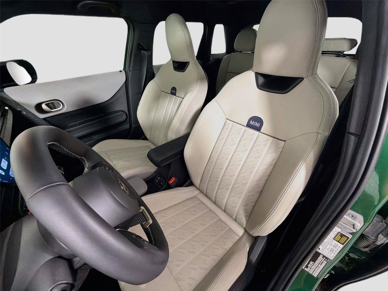 Used 2025 MINI Cooper 4-Door Hardtop FWD image 17