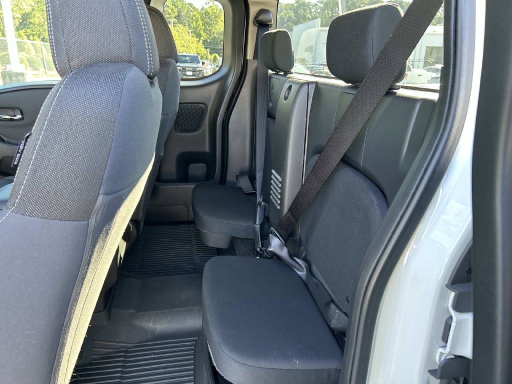 Used 2024 Nissan Frontier SV RWD image 14