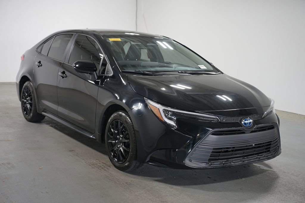 Certified 2025 Toyota Corolla LE w/ Convenience Package FWD image 3