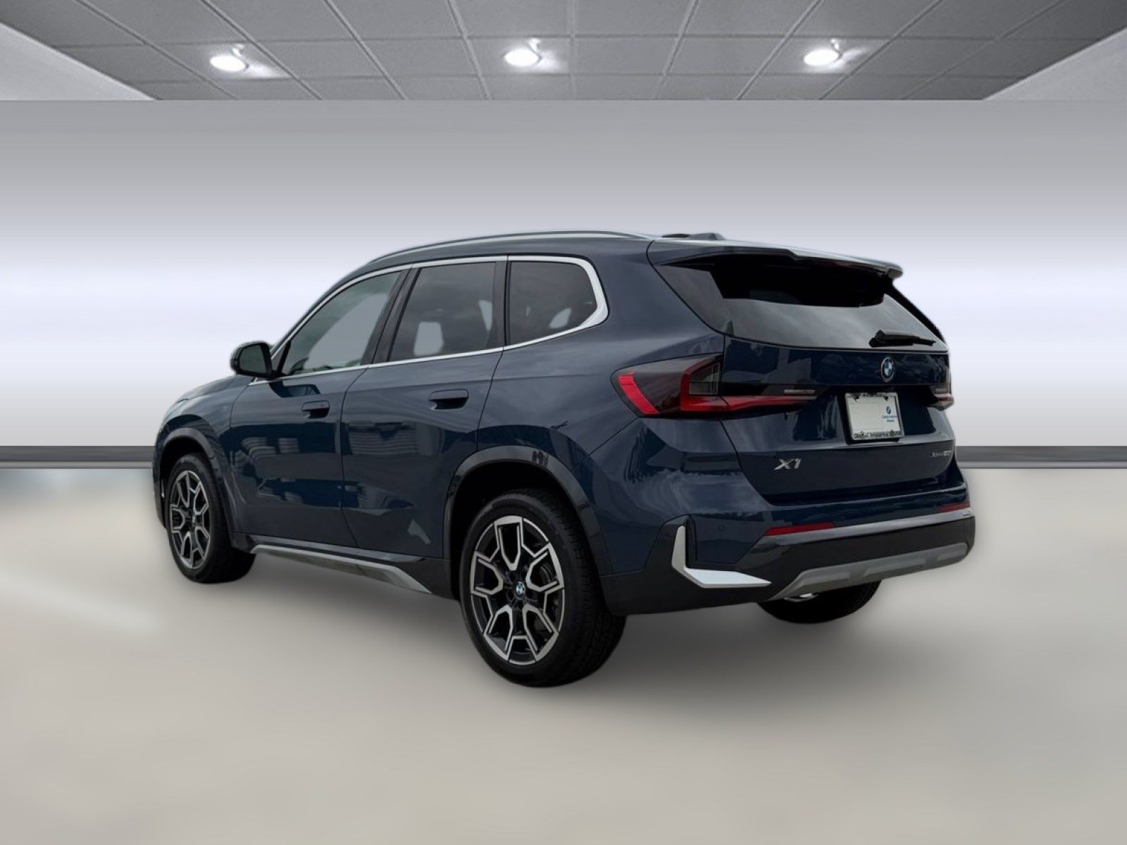 Used 2026 BMW X1 xDrive28i AWD/4WD image 3