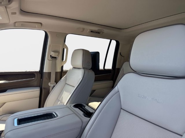 Used 2023 GMC Yukon XL Denali w/ Advanced Technology Package AWD/4WD image 20