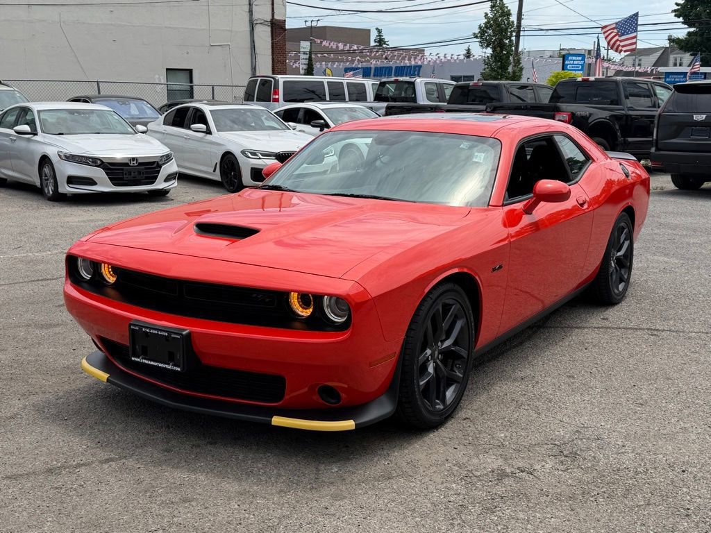 Used 2023 Dodge Challenger R/T w/ Blacktop Package RWD image 3