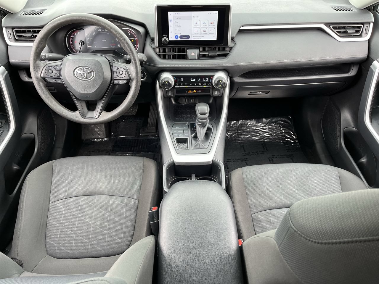 Used 2025 Toyota RAV4 XLE AWD/4WD image 9
