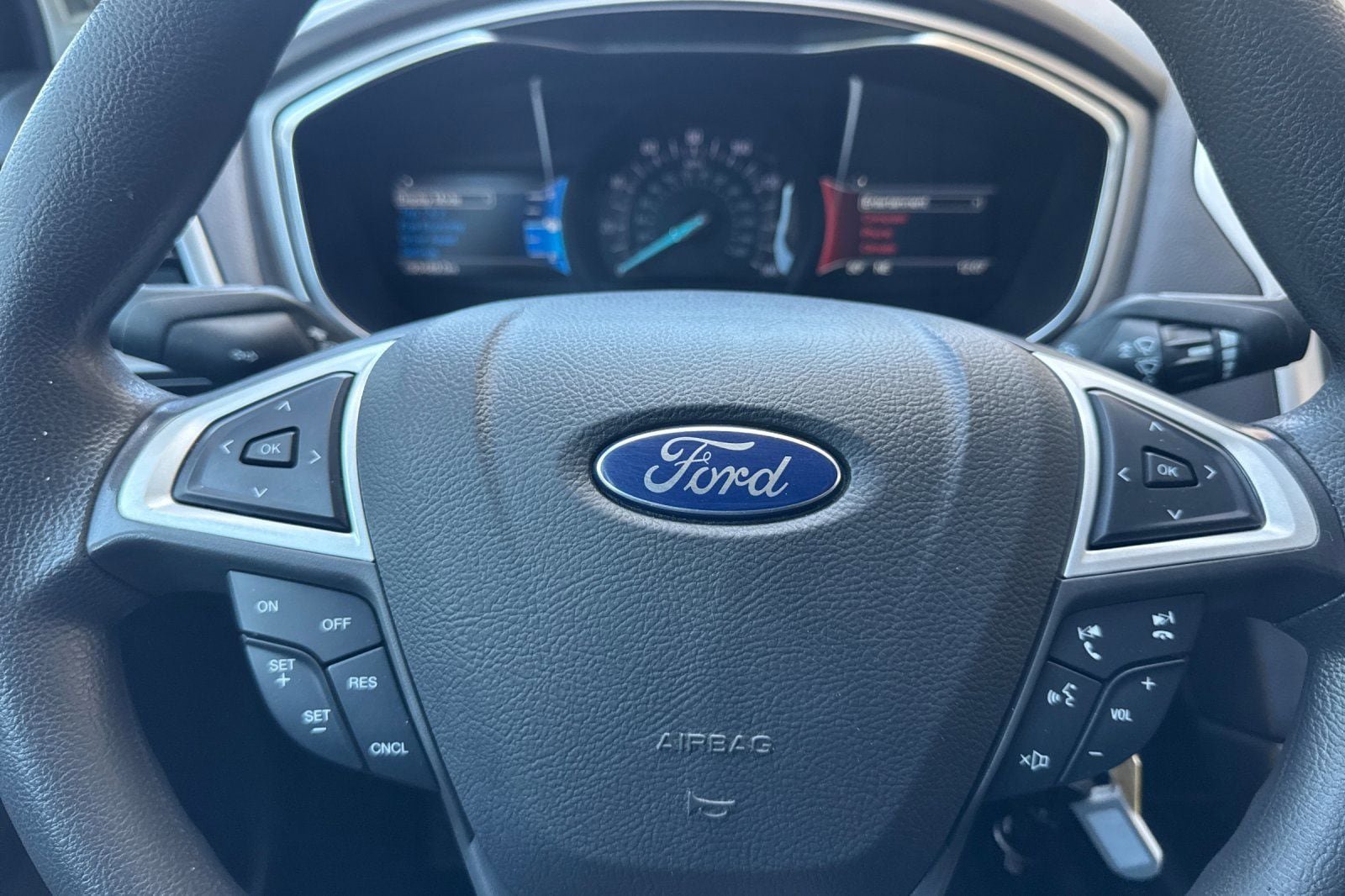 Used 2016 Ford Fusion SE FWD image 24
