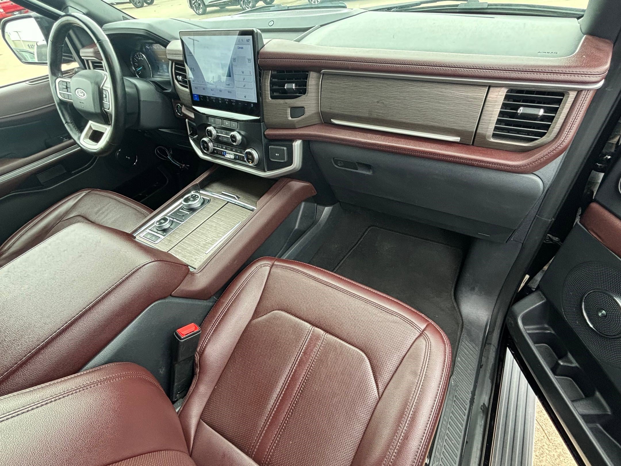 Used 2024 Ford Expedition Limited image 32