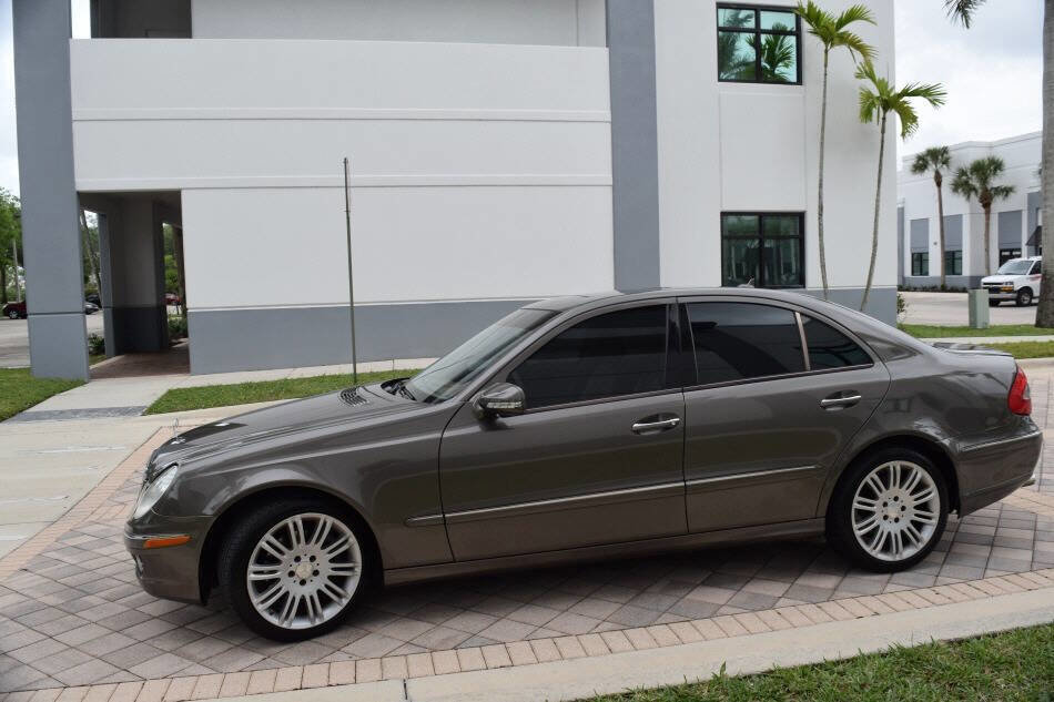 Used 2008 Mercedes-Benz E 350 4MATIC Sedan image 4