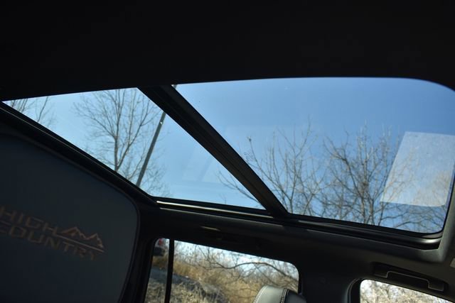 New 2026 Chevrolet Suburban High Country image 18