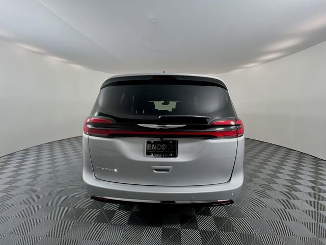 New 2026 Chrysler Pacifica Select image 8