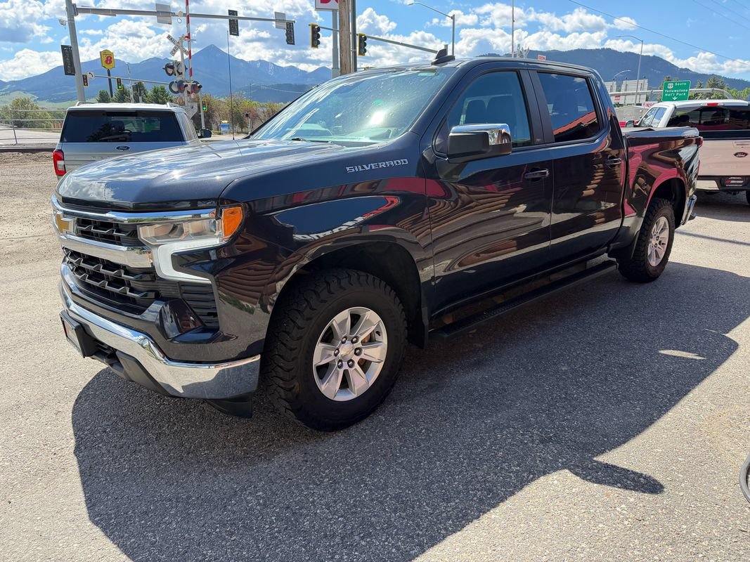 Used 2023 Chevrolet Silverado 1500 LT AWD/4WD image 5