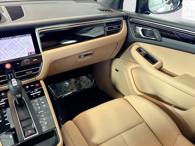 Used 2026 Porsche Macan AWD/4WD image 21