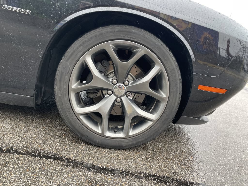 Used 2015 Dodge Challenger R/T Plus RWD image 11
