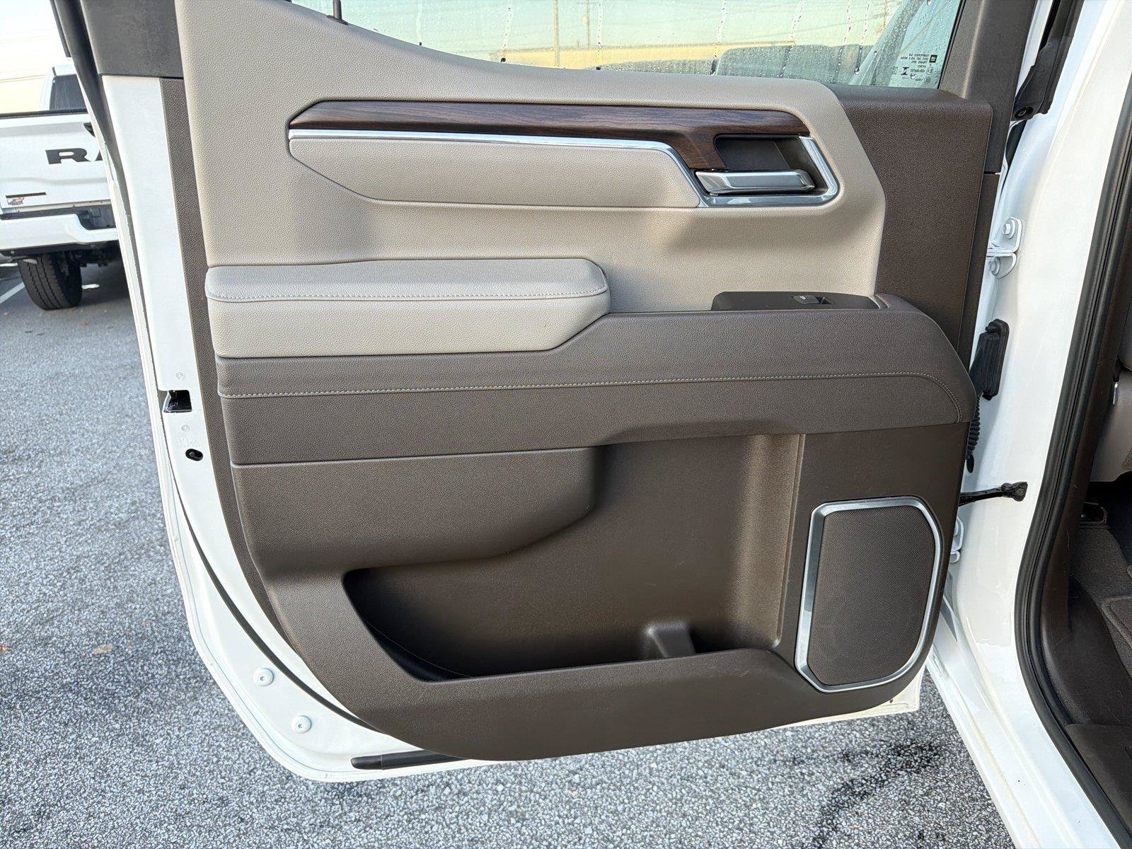 Used 2025 GMC Sierra 1500 SLT AWD/4WD image 19