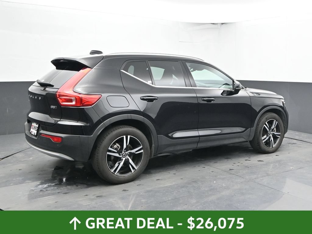 Used 2025 Volvo XC40 B5 Core AWD/4WD image 4